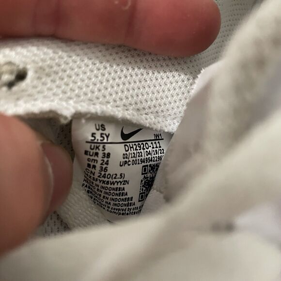 Nike Youth Air Force 1 Low GS Triple White DH2920-111  Size 5.5Y Low Top Leather - Picture 7 of 7